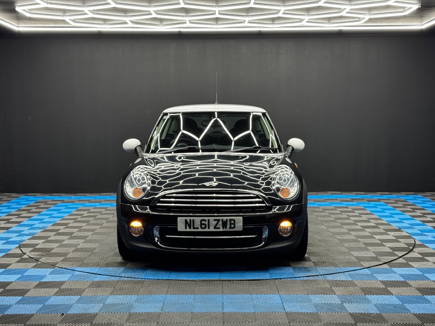 Used MINI Hatch 2011 for sale - 76965328: Photo 2