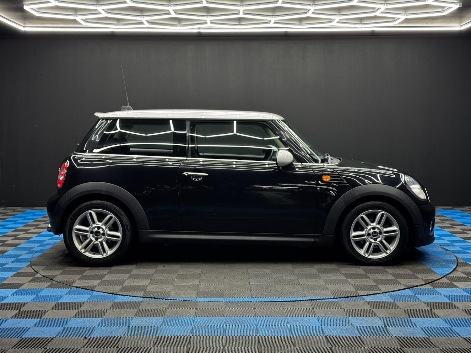 Used MINI Hatch 2011 for sale - 76965328: Photo 4
