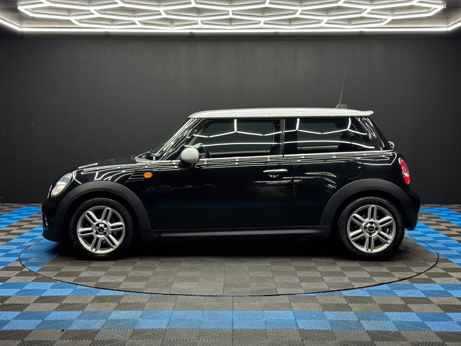 Used MINI Hatch 2011 for sale - 76965328: Photo 8