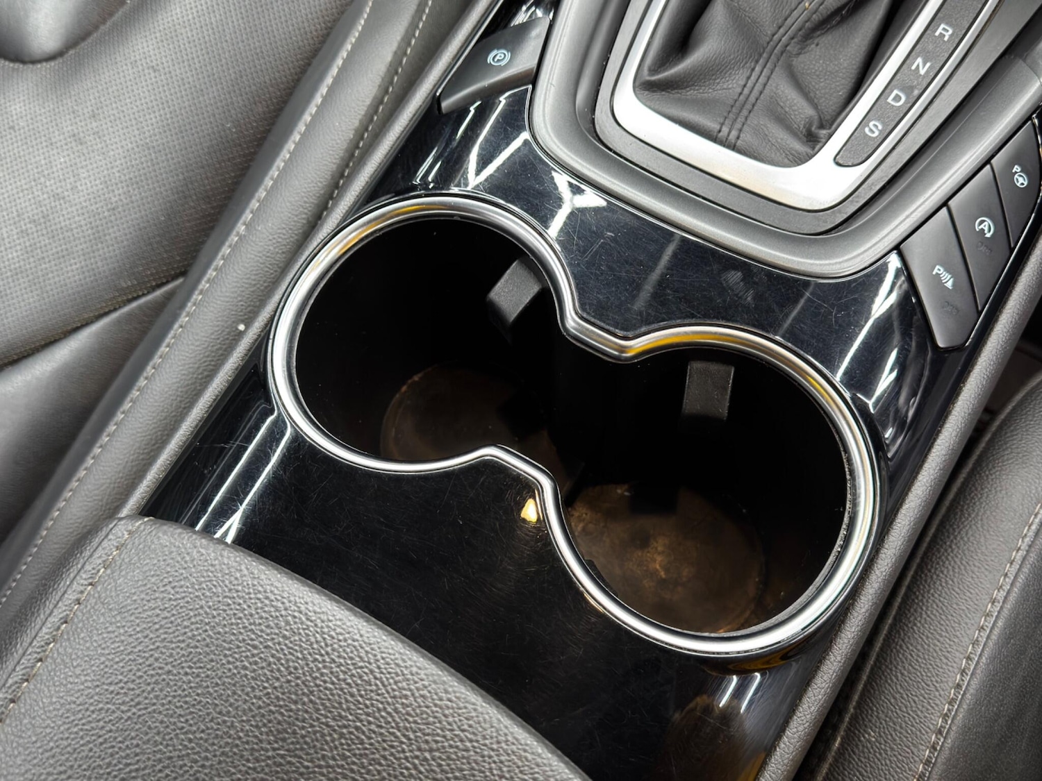 Used Ford Mondeo 2015 for sale - 76408930: Photo 24