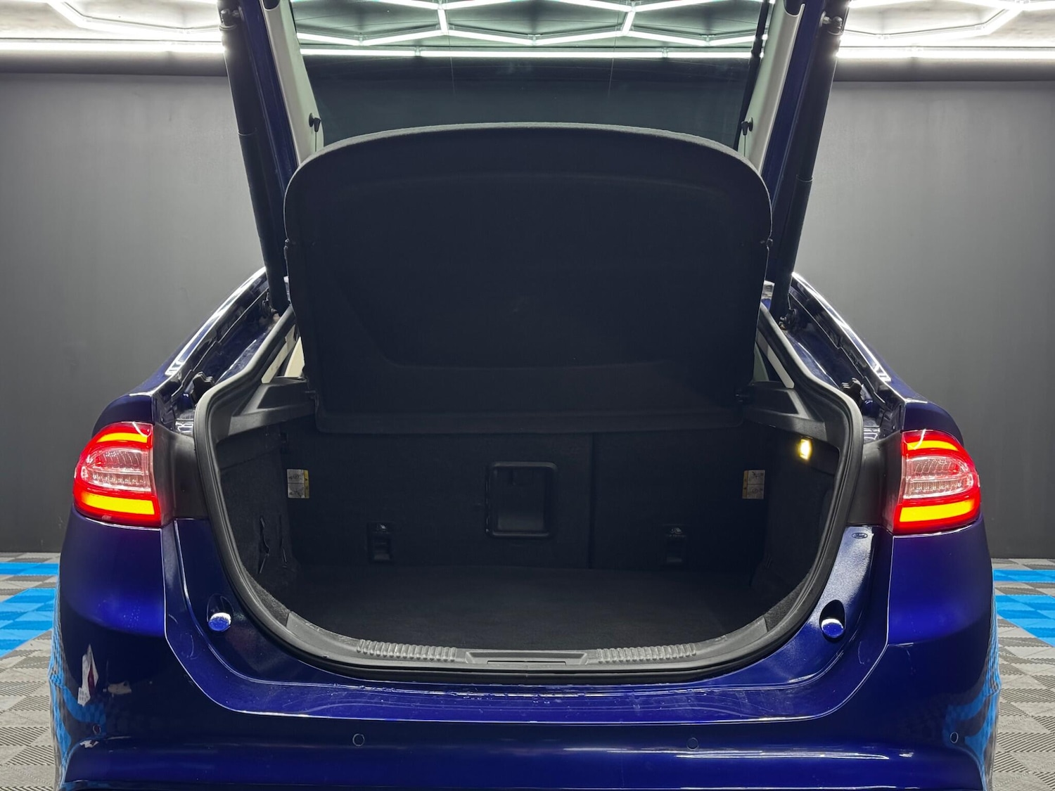 Used Ford Mondeo 2015 for sale - 76408930: Photo 36