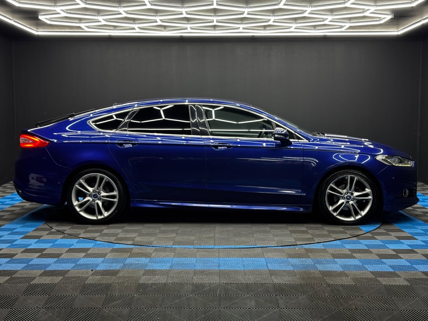 Used Ford Mondeo 2015 for sale - 76408930: Photo 4