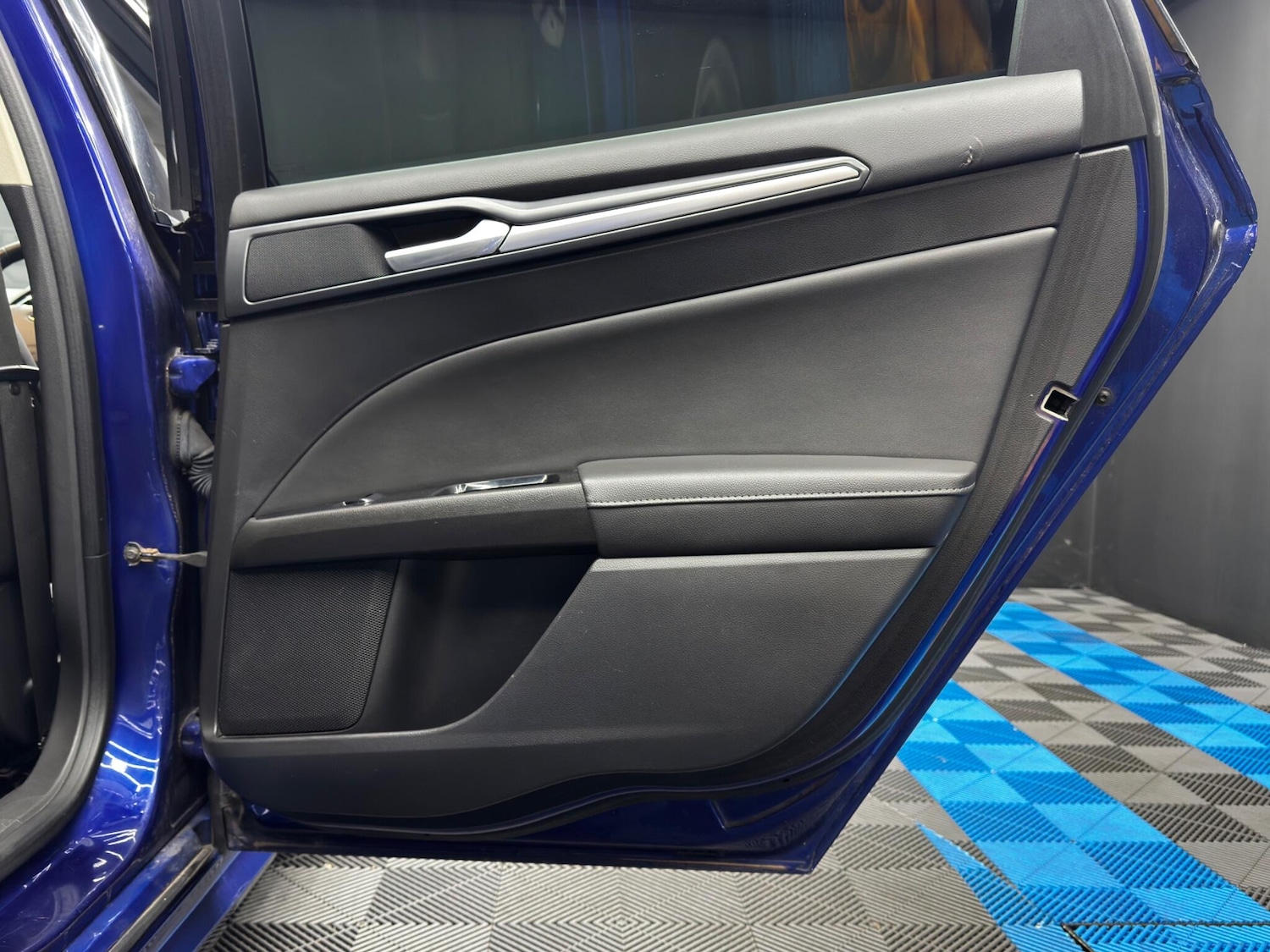 Used Ford Mondeo 2015 for sale - 76408930: Photo 41