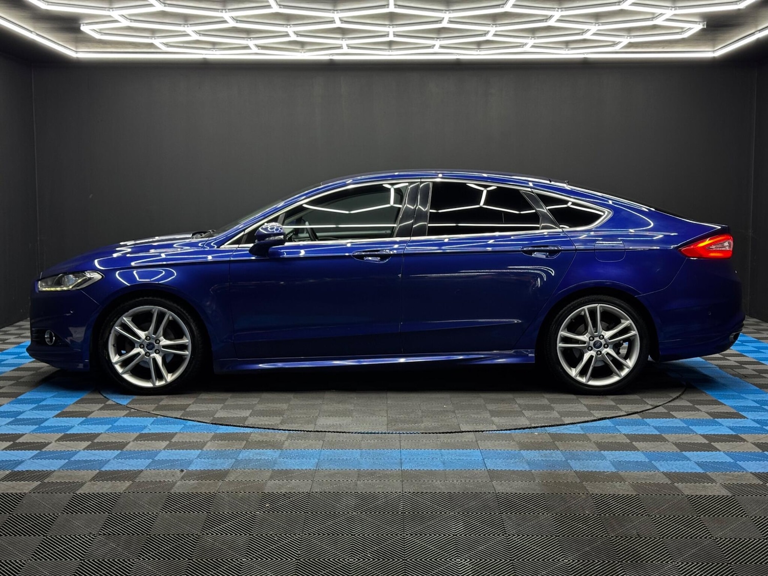 Used Ford Mondeo 2015 for sale - 76408930: Photo 8