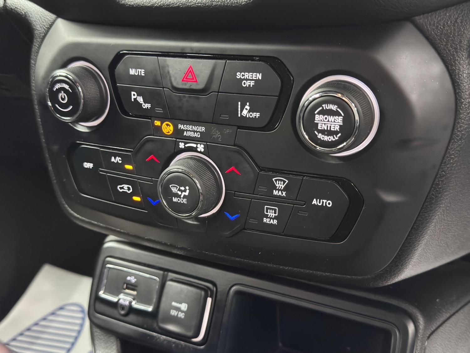 Used Jeep Renegade 2020 for sale - 76987921: Photo 39