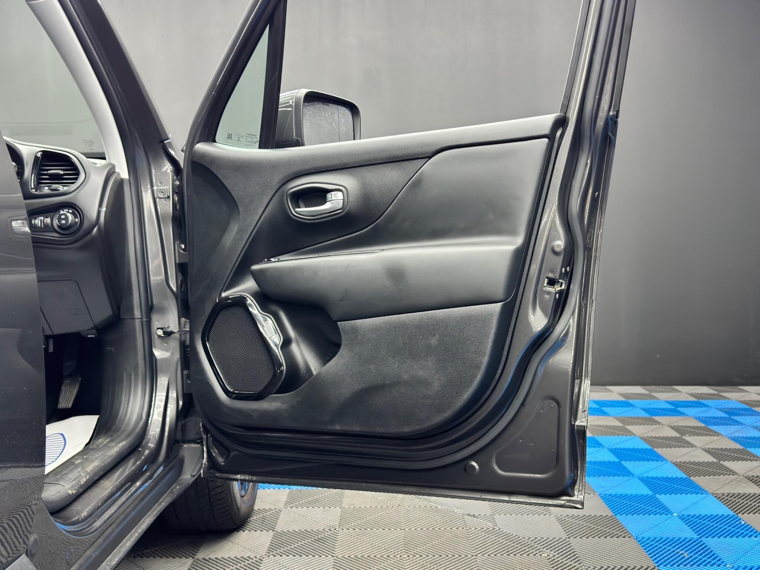 Used Jeep Renegade 2020 for sale - 76987921: Photo 50