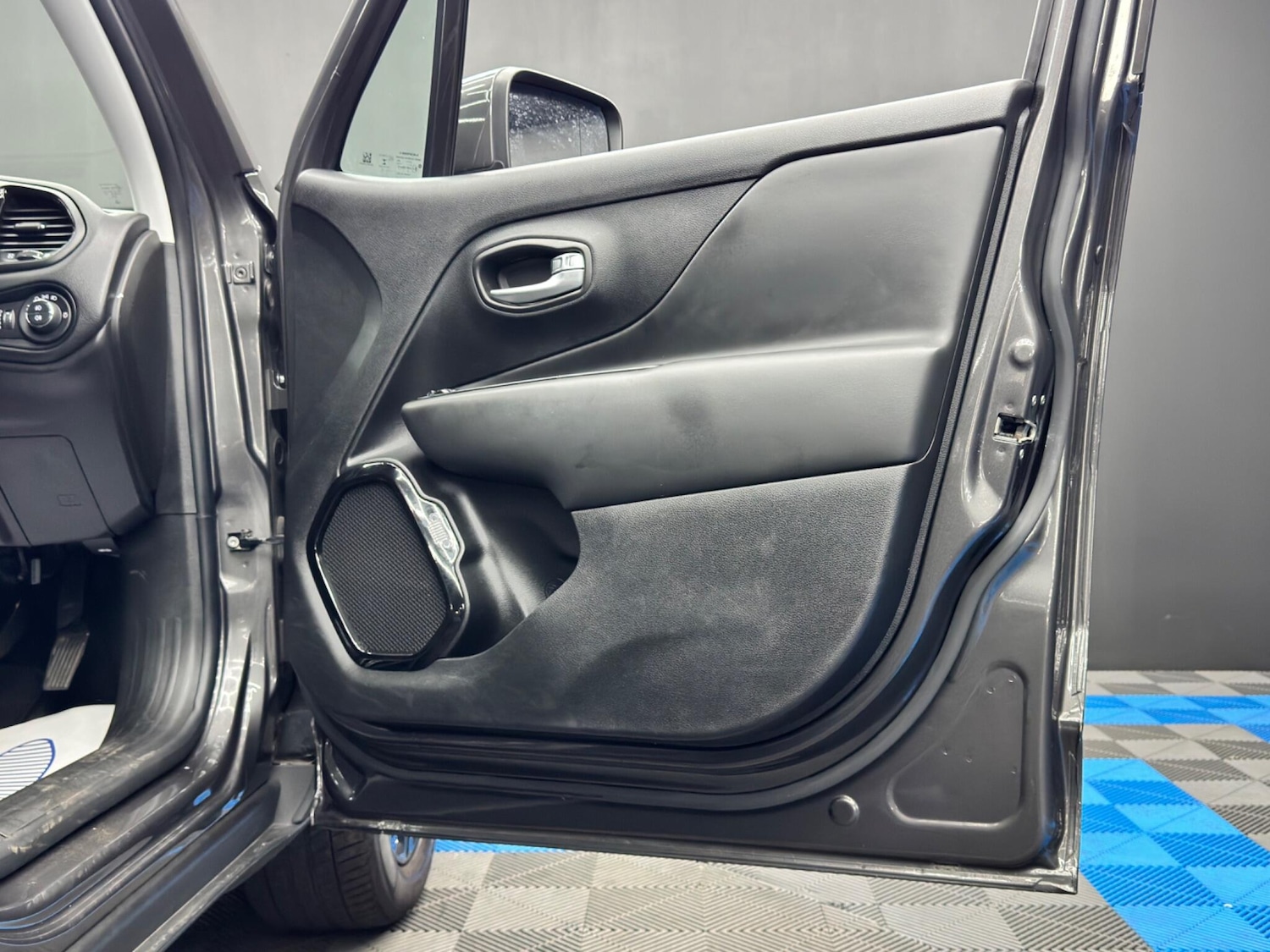 Used Jeep Renegade 2020 for sale - 76987921: Photo 51