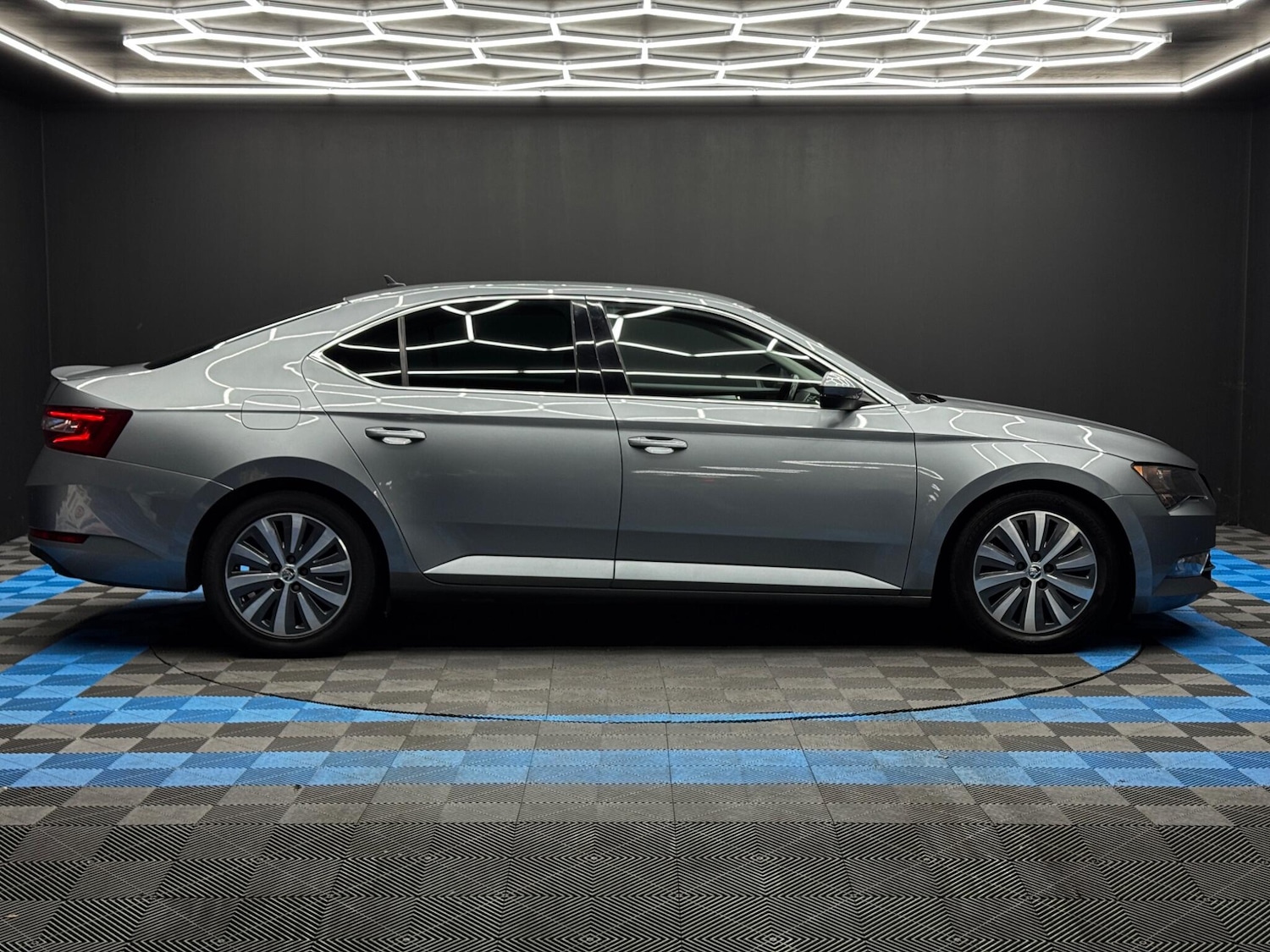 Used Skoda Superb 2017 for sale - 76839743: Photo 4