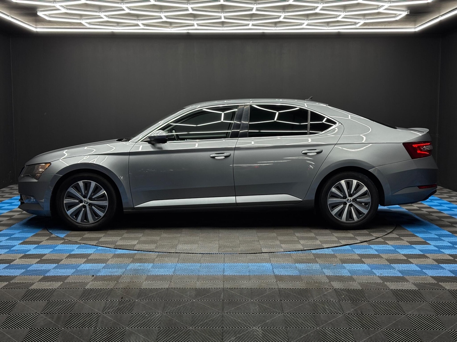 Used Skoda Superb 2017 for sale - 76839743: Photo 8