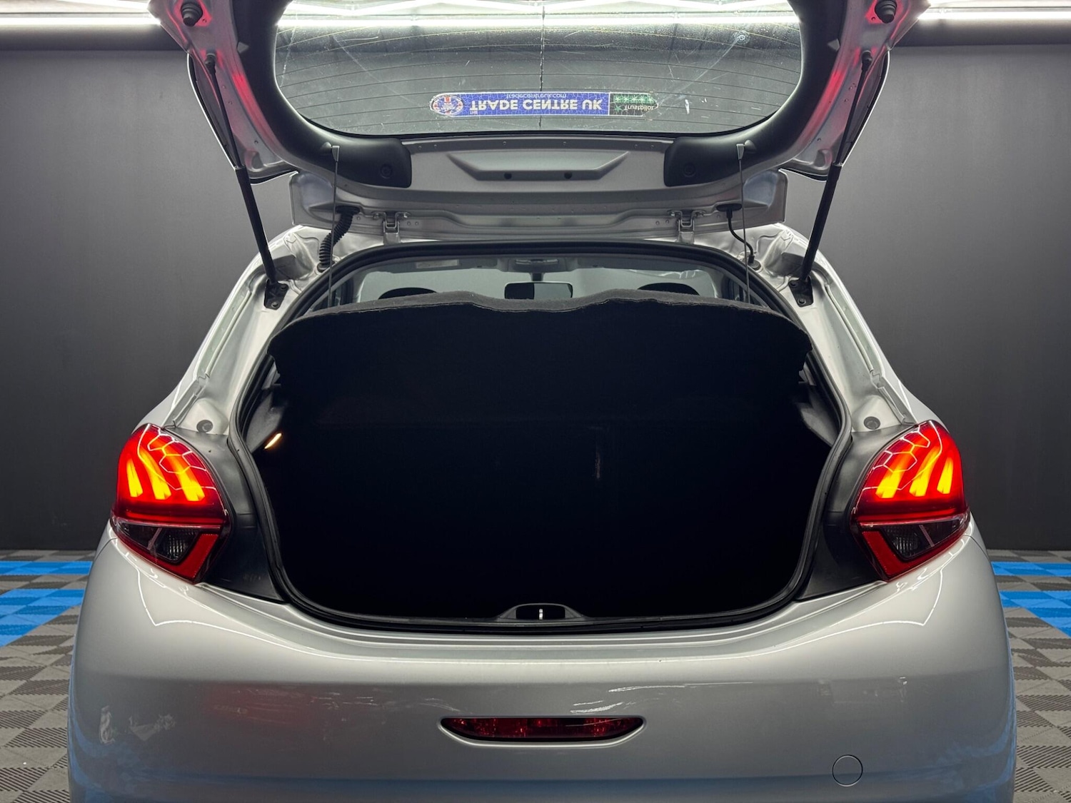 Used Peugeot 208 2017 for sale - 77387395: Photo 32