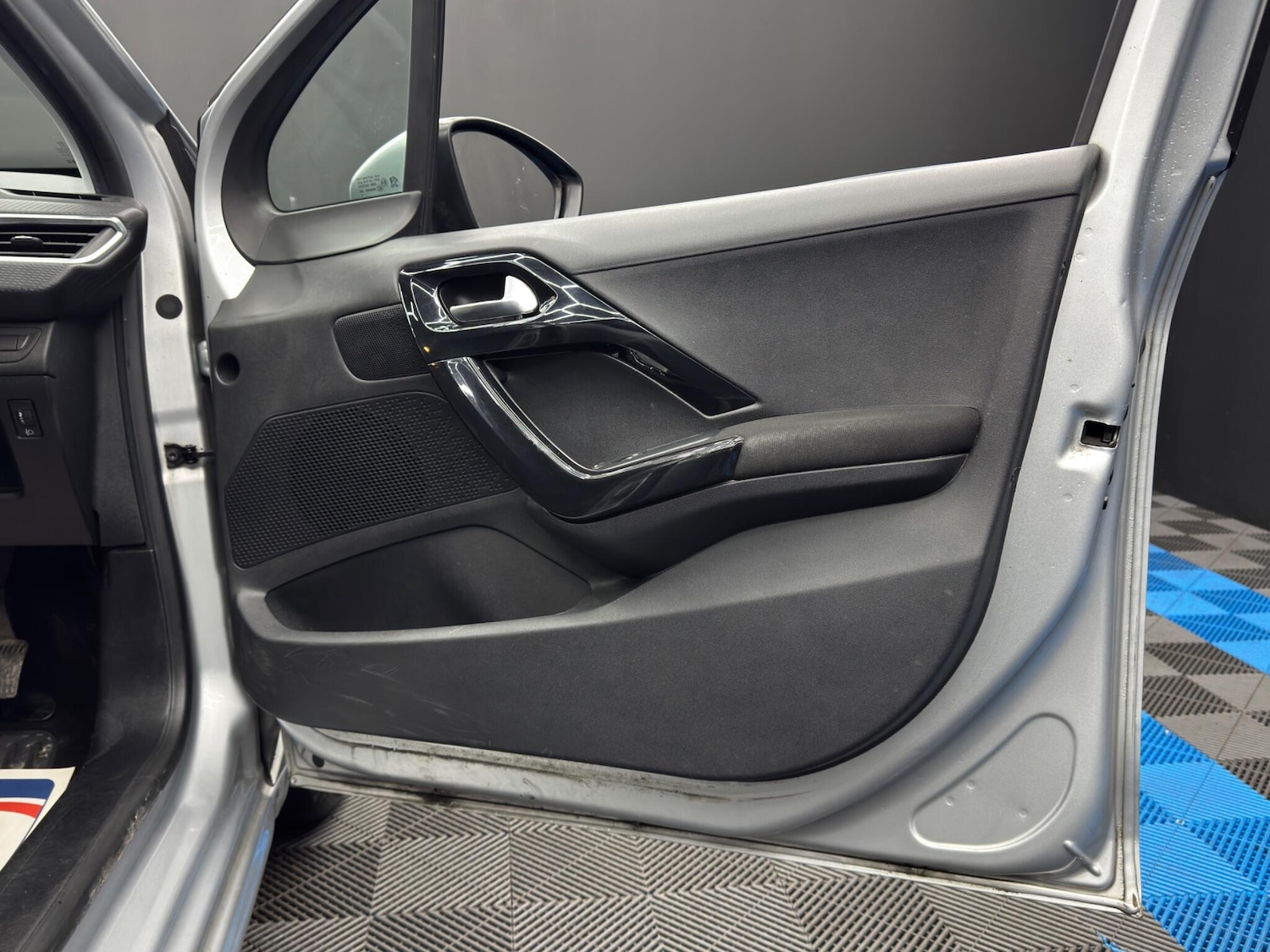 Used Peugeot 208 2017 for sale - 77387395: Photo 33