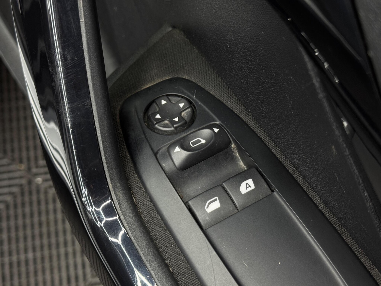 Used Peugeot 208 2017 for sale - 77387395: Photo 35