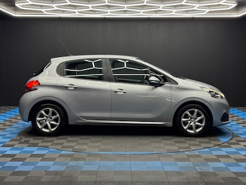 Used Peugeot 208 2017 for sale - 77387395: Photo