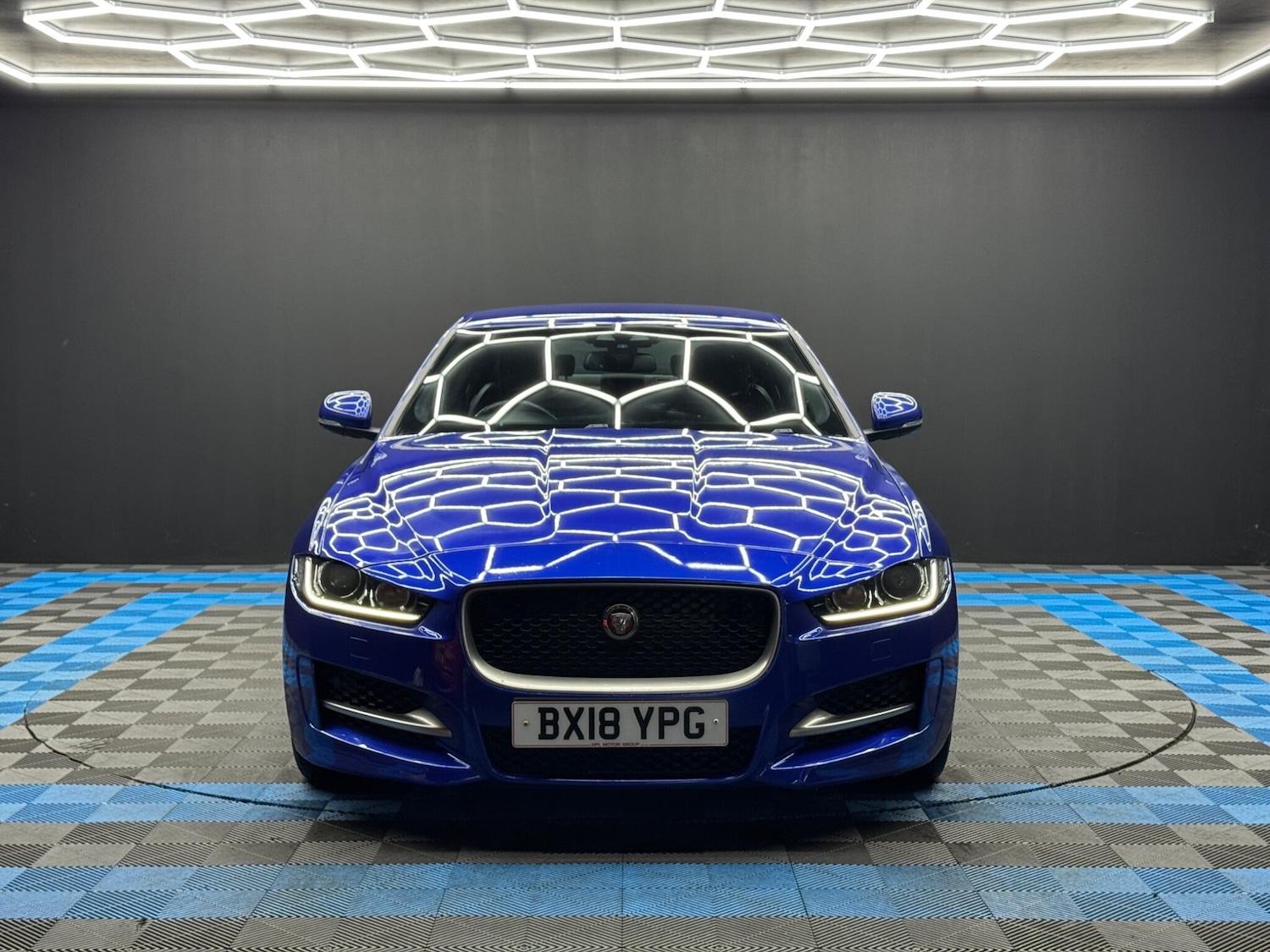 Used Jaguar XE 2018 for sale - 77315006: Photo 2