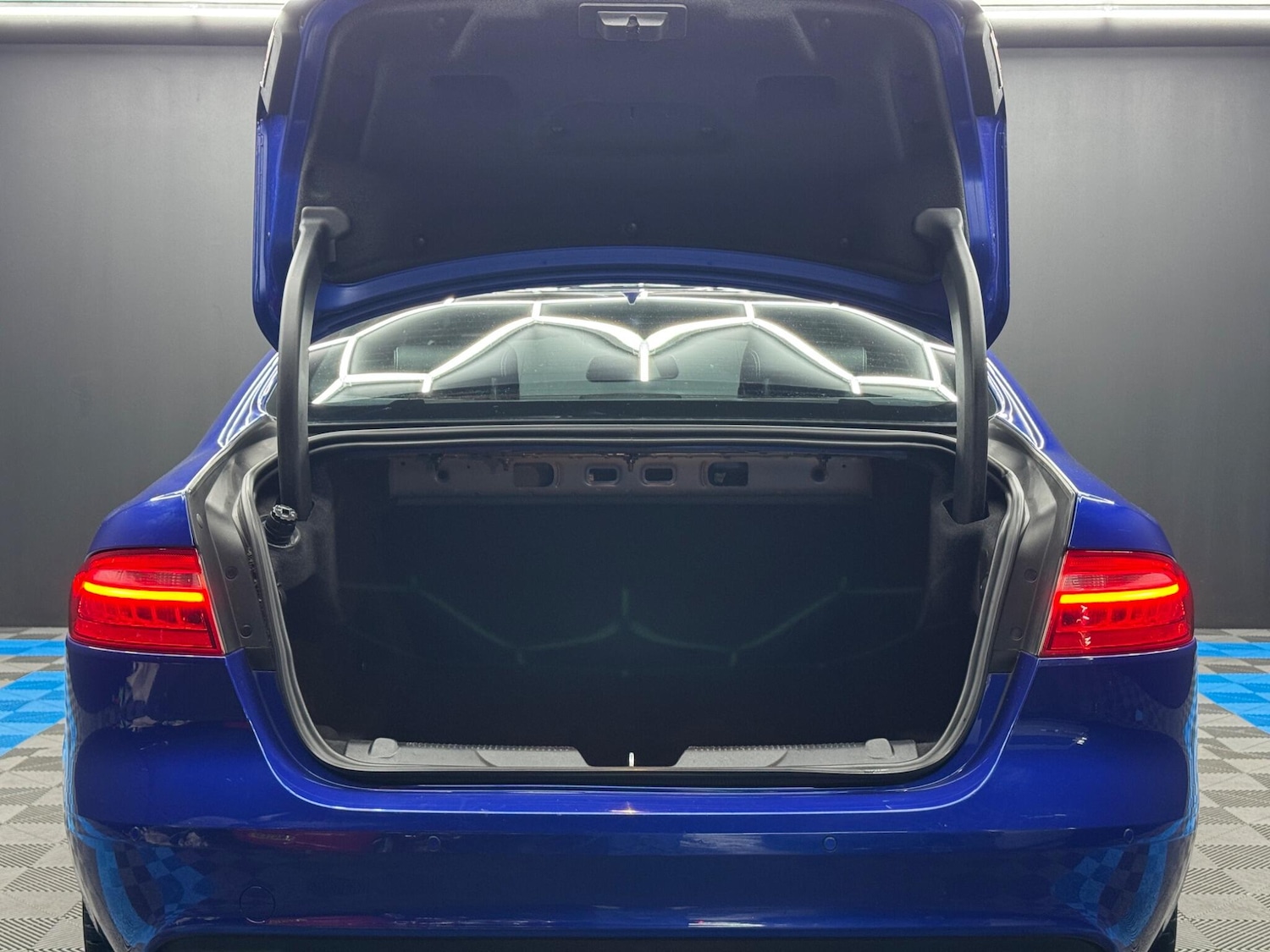 Used Jaguar XE 2018 for sale - 77315006: Photo 38