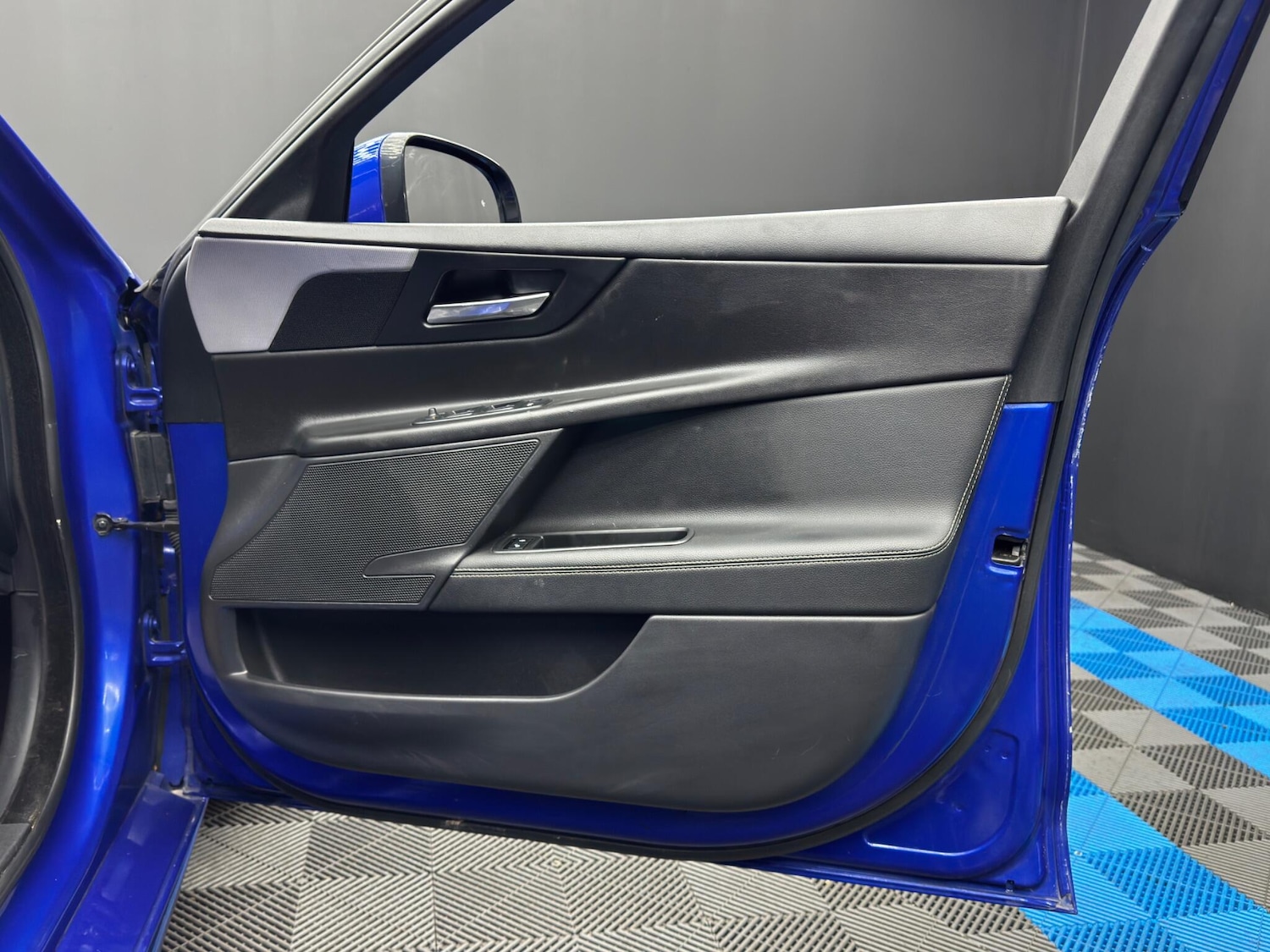 Used Jaguar XE 2018 for sale - 77315006: Photo 39