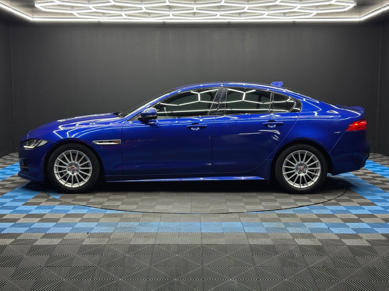 Used Jaguar XE 2018 for sale - 77315006: Photo 8