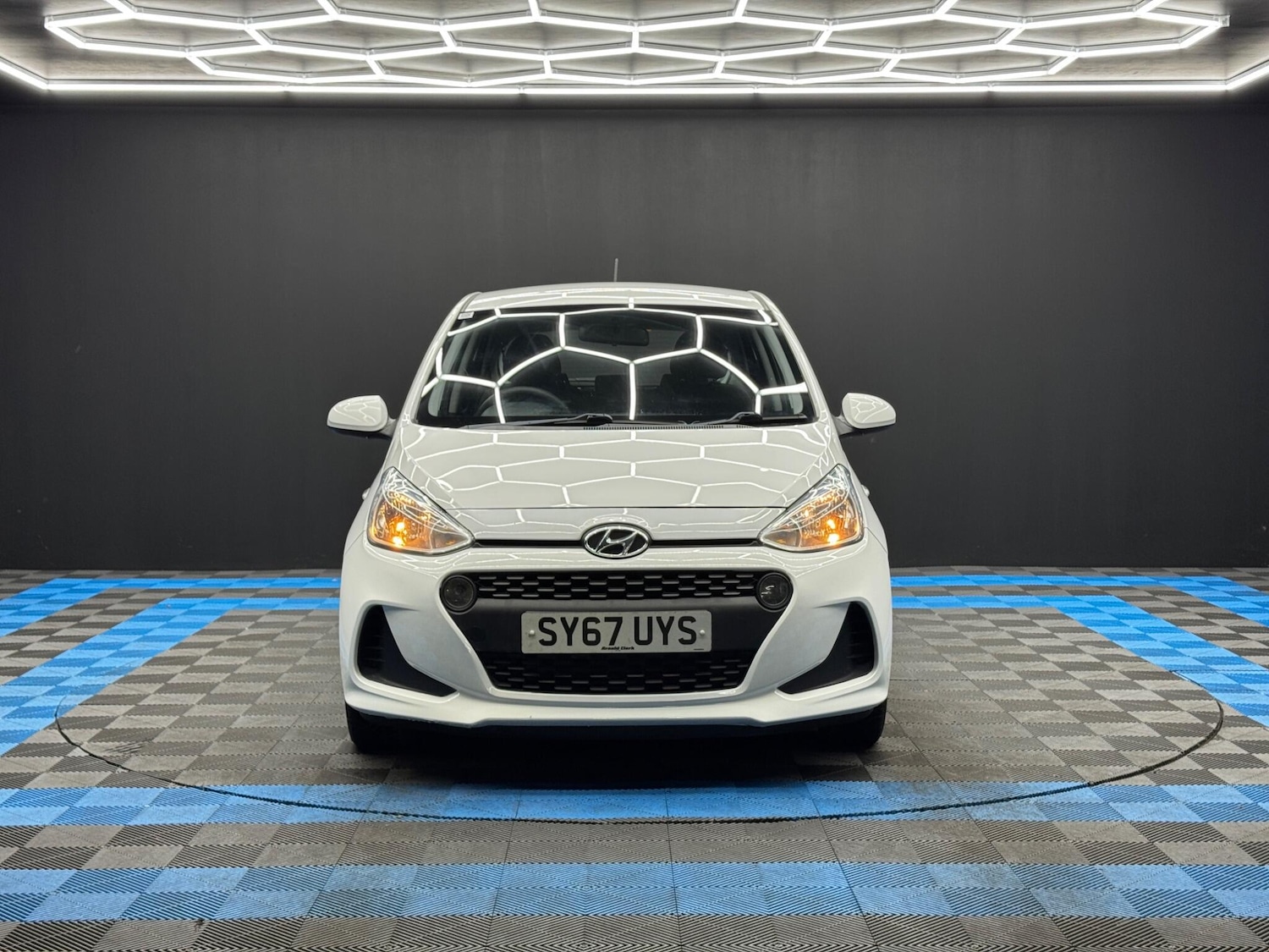 Used Hyundai i10 2017 for sale - 77143843: Photo 2