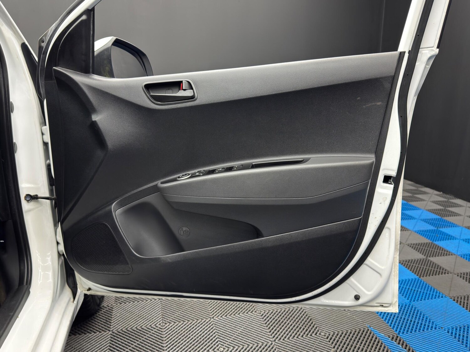 Used Hyundai i10 2017 for sale - 77143843: Photo 32