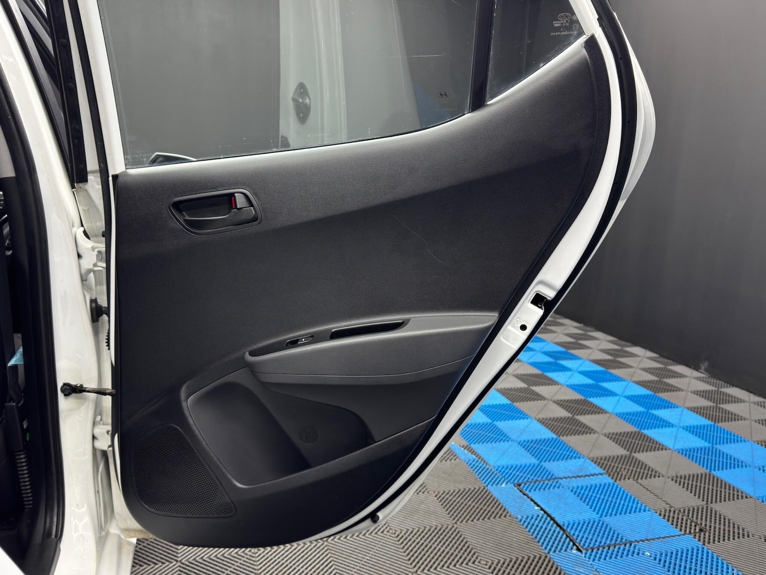 Used Hyundai i10 2017 for sale - 77143843: Photo 34