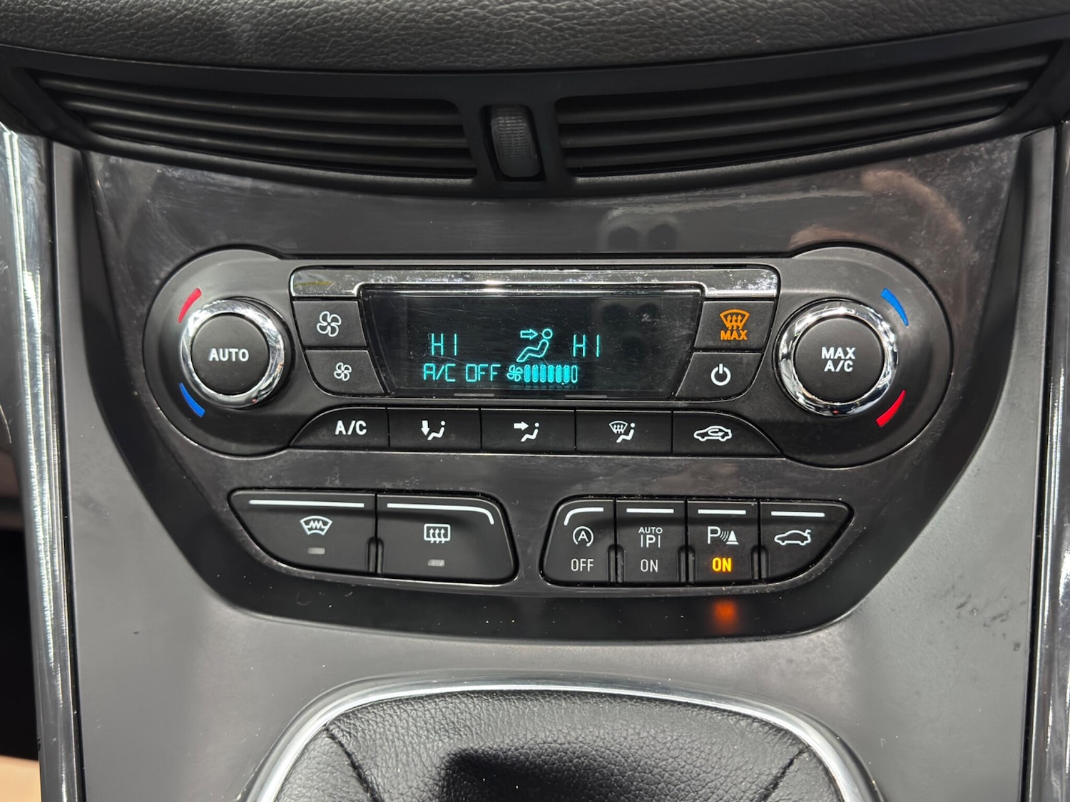 Used Ford Kuga 2014 for sale - 76850293: Photo 26