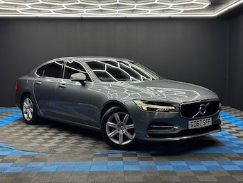 (67) - 2.0 D4 Momentum Auto Euro 6 (s/s) 4dr