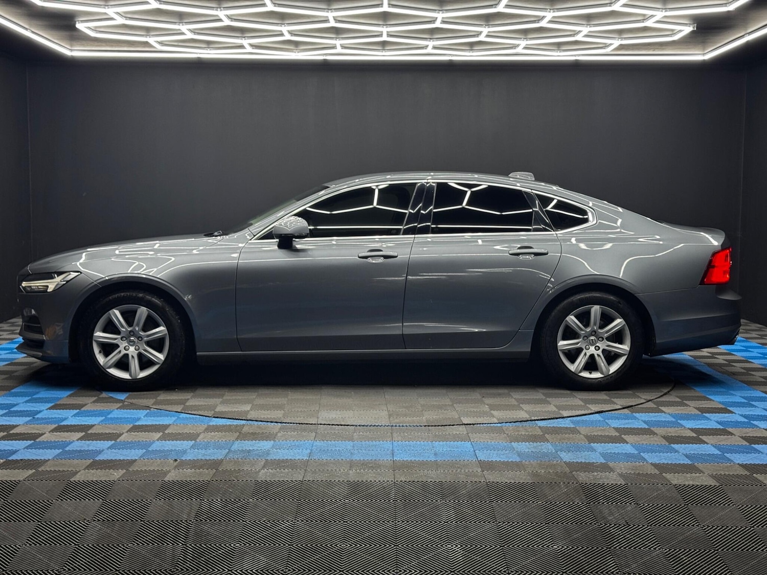 Used Volvo S90 2018 for sale - 76658492: Photo 8