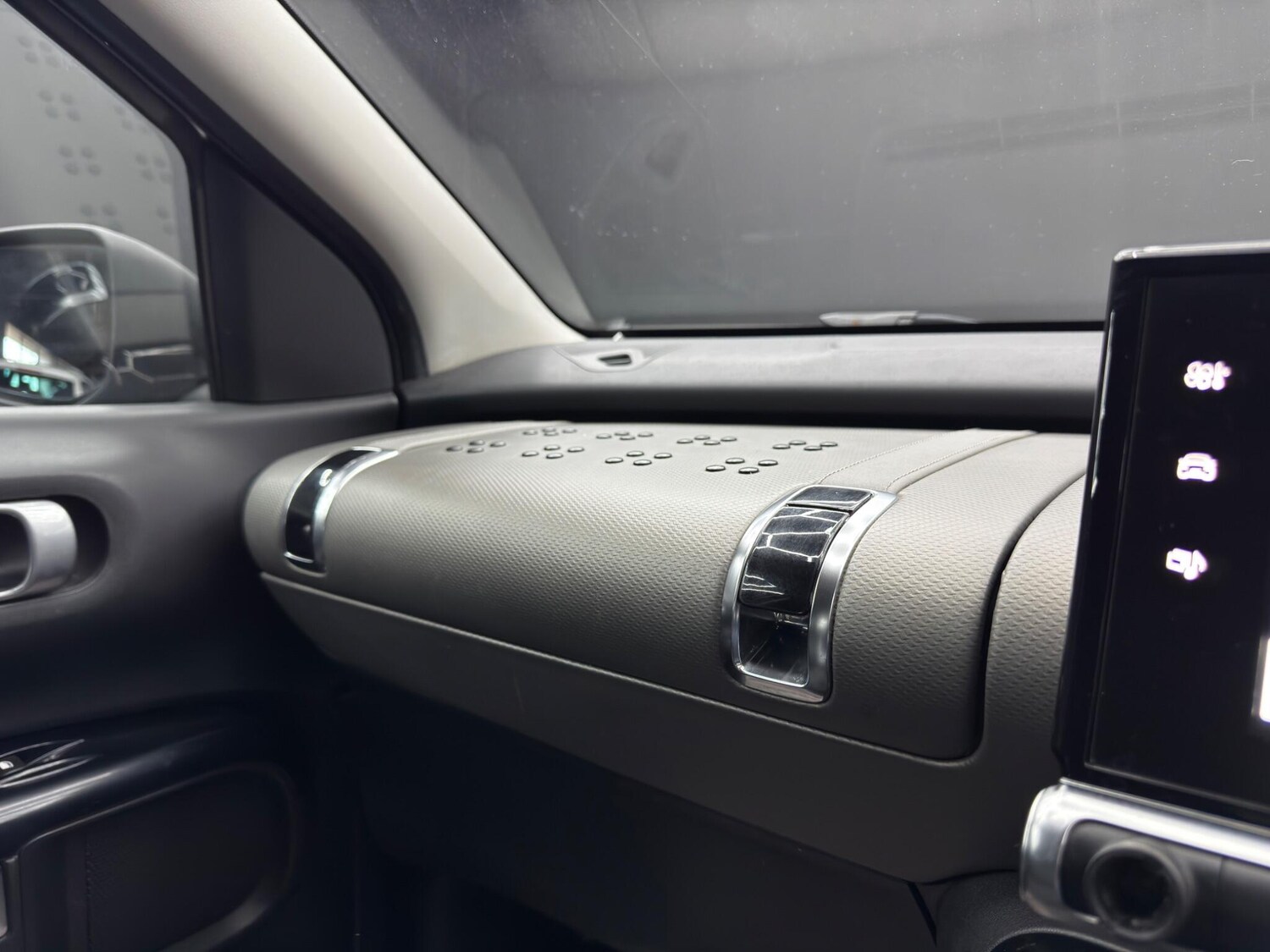 Used Citroen C4 Cactus 2017 for sale - 77939758: Photo 28