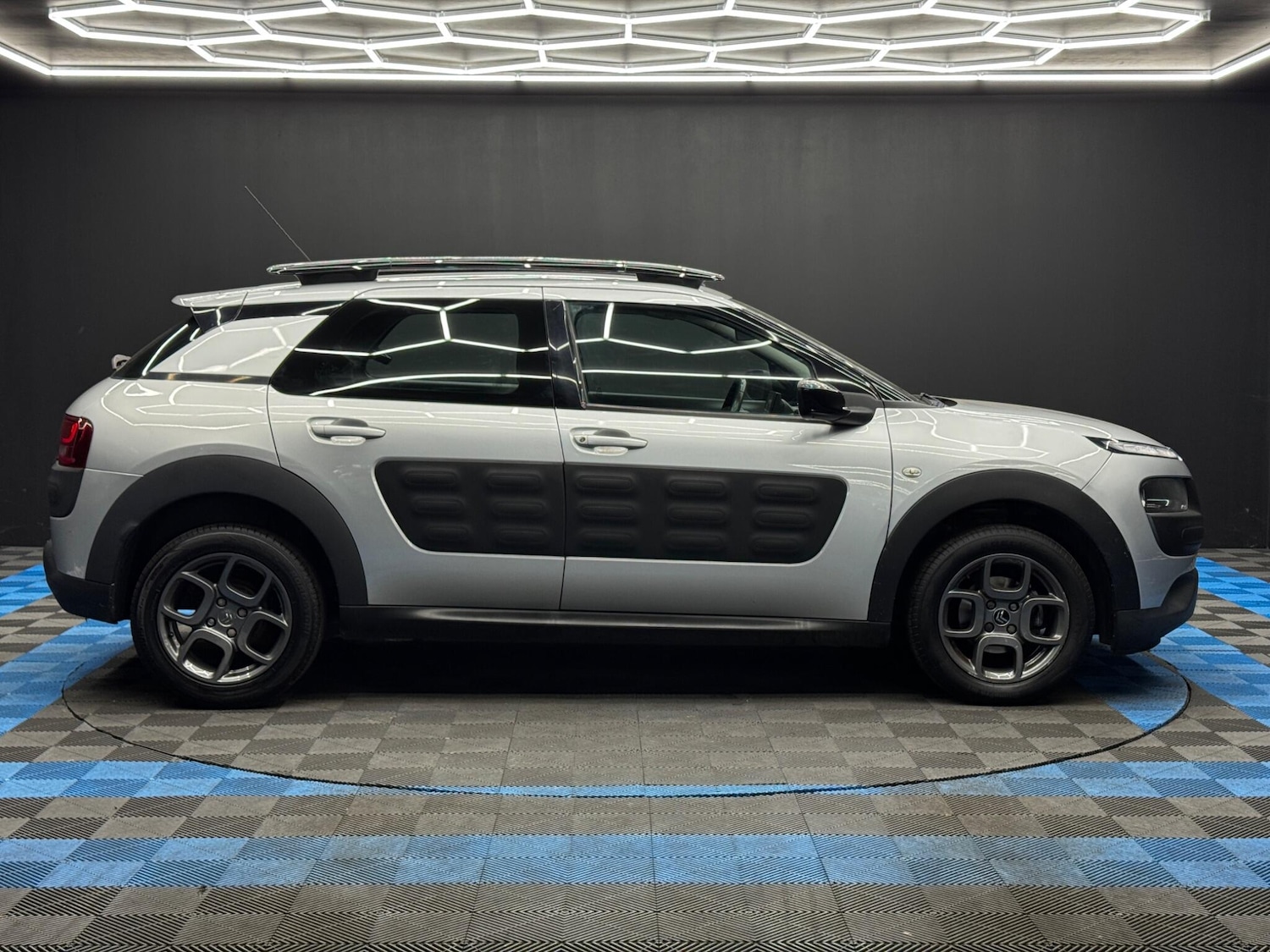 Used Citroen C4 Cactus 2017 for sale - 77939758: Photo 4