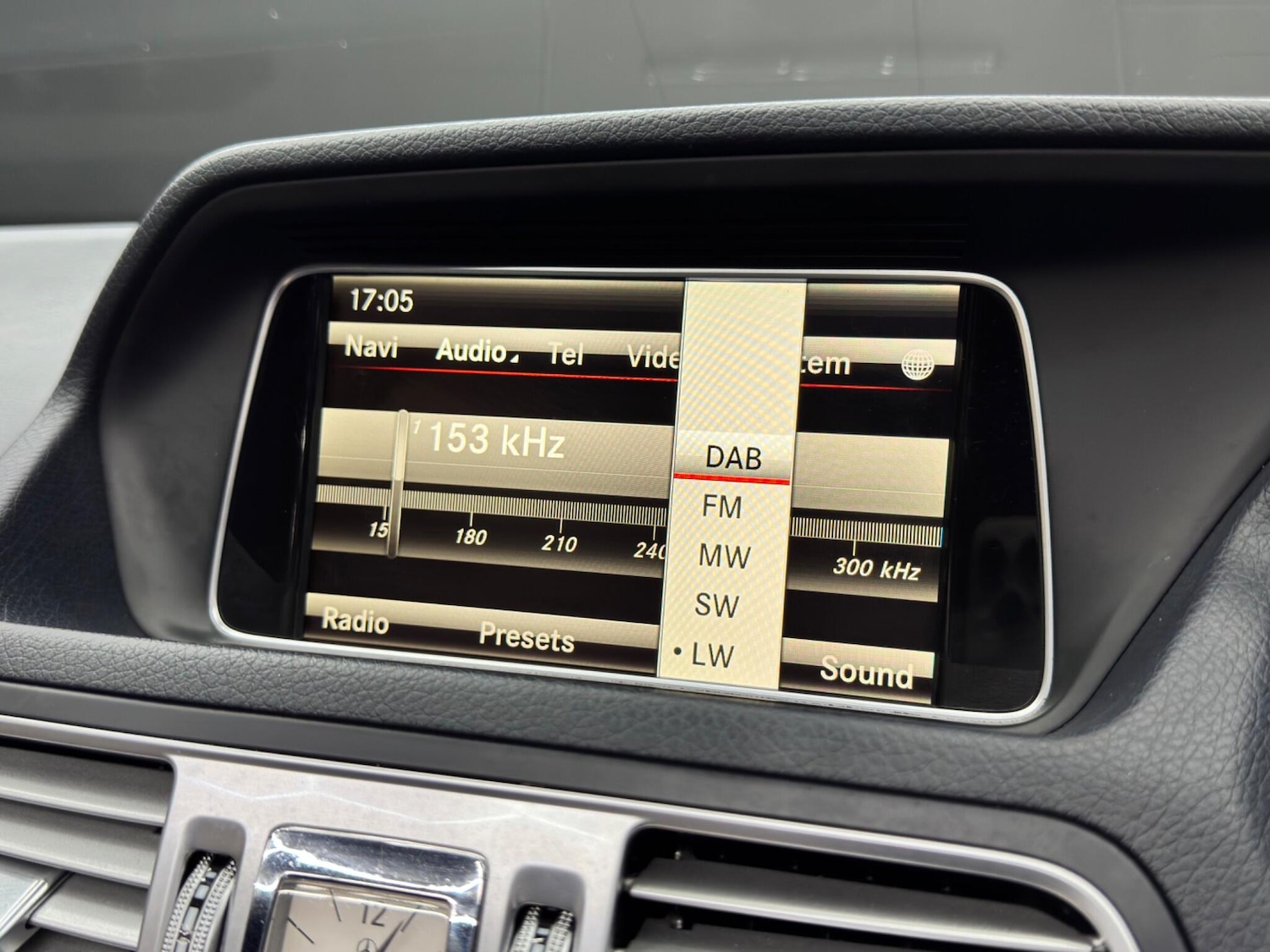 Used Mercedes-Benz E Class 2013 for sale - 76189643: Photo 28