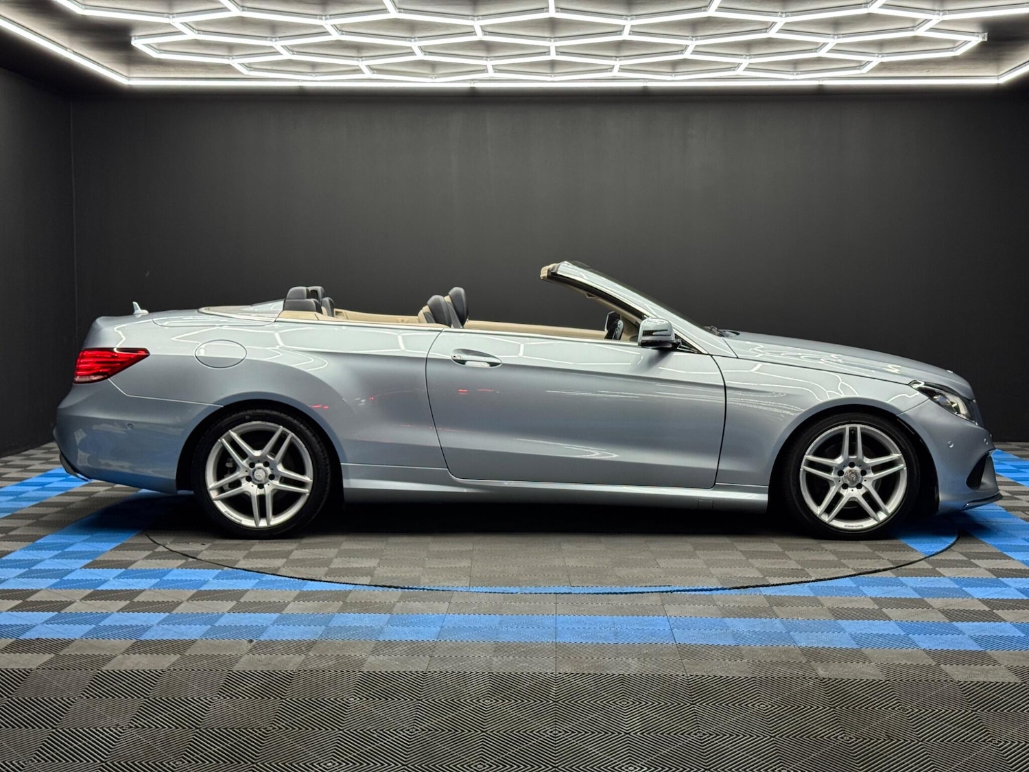 Used Mercedes-Benz E Class 2013 for sale - 76189643: Photo 3