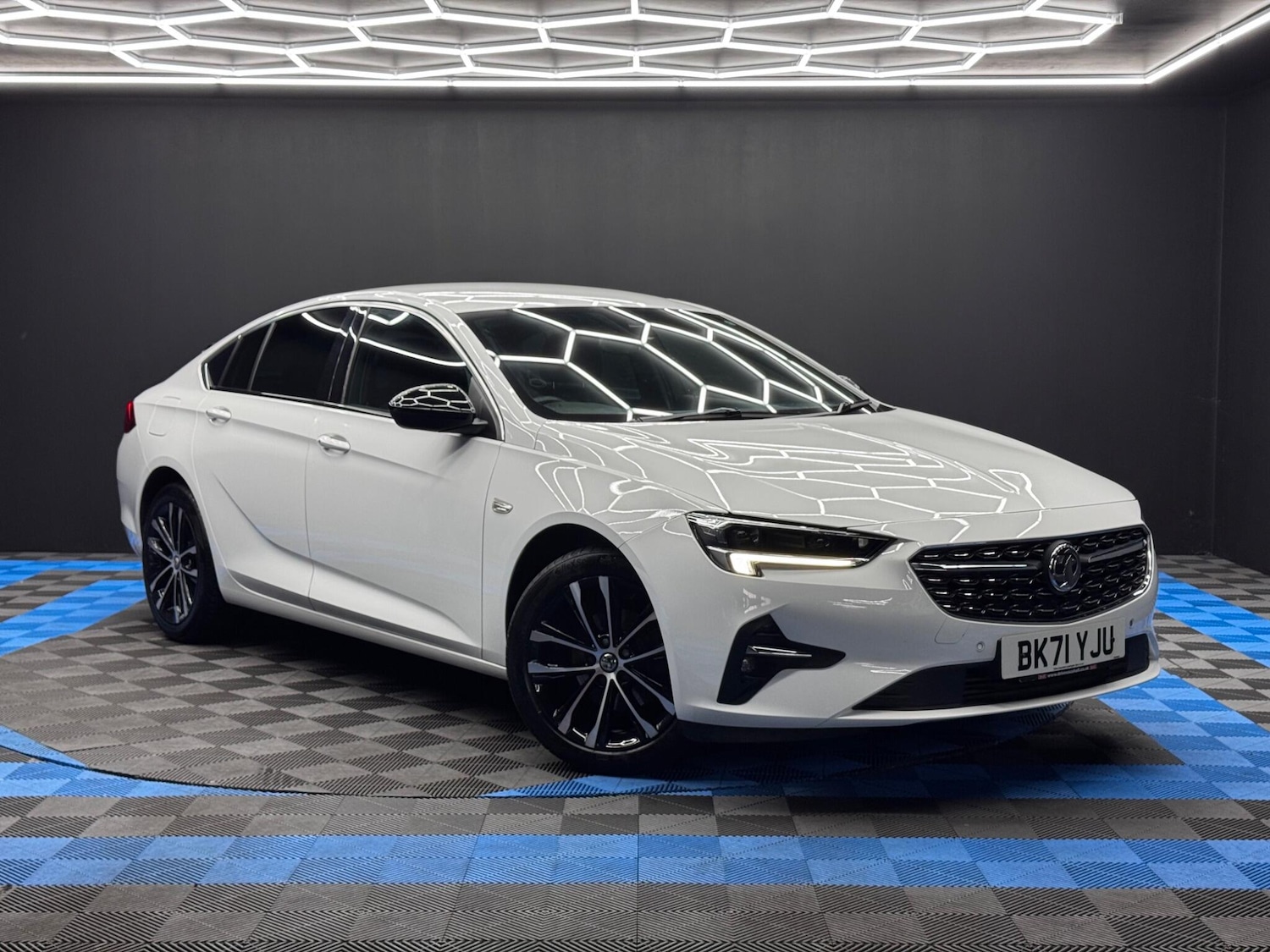 Used Vauxhall Insignia 2021 for sale - 76166622: Photo 1