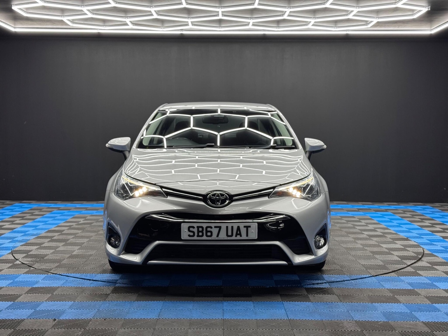Used Toyota Avensis 2017 for sale - 76348754: Photo 2