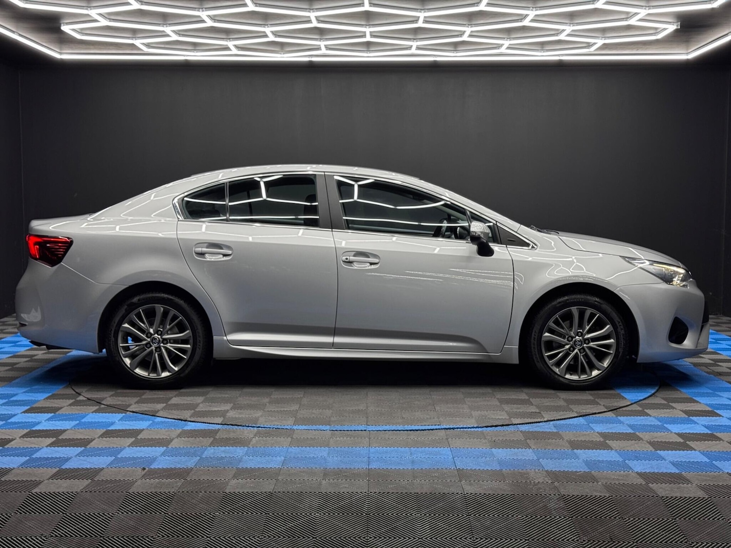 Used Toyota Avensis 2017 for sale - 76348754: Photo 4