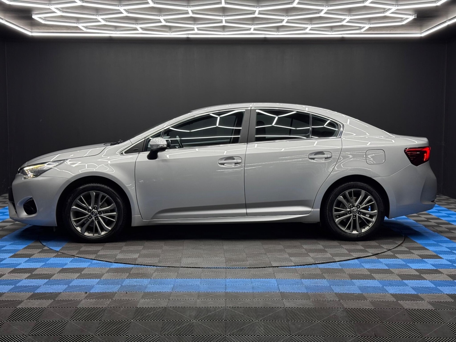 Used Toyota Avensis 2017 for sale - 76348754: Photo 8