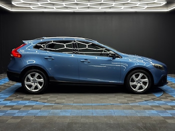Used Volvo V40 2015 for sale - 79508636: Photo