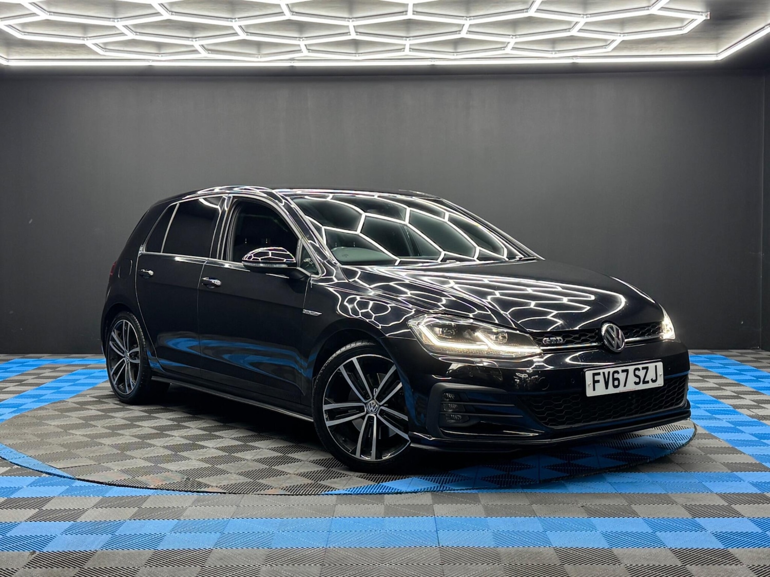 Used Volkswagen Golf 2017 for sale - 76457309: Photo 1