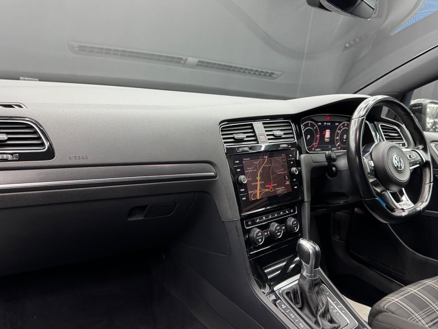 Used Volkswagen Golf 2017 for sale - 76457309: Photo 11