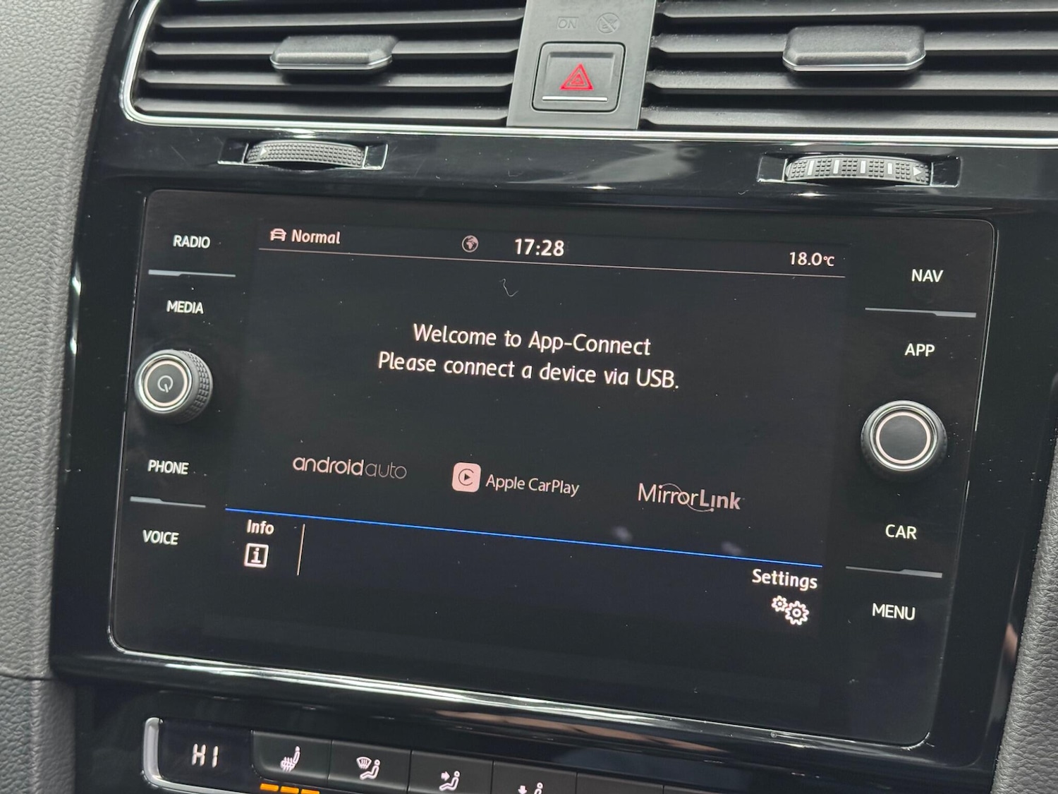 Used Volkswagen Golf 2017 for sale - 76457309: Photo 32