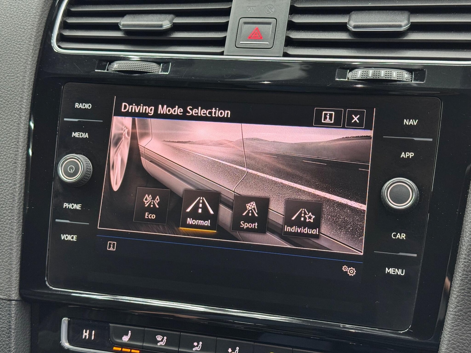 Used Volkswagen Golf 2017 for sale - 76457309: Photo 33