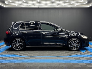 Used Volkswagen Golf 2017 for sale - 76457309: Photo