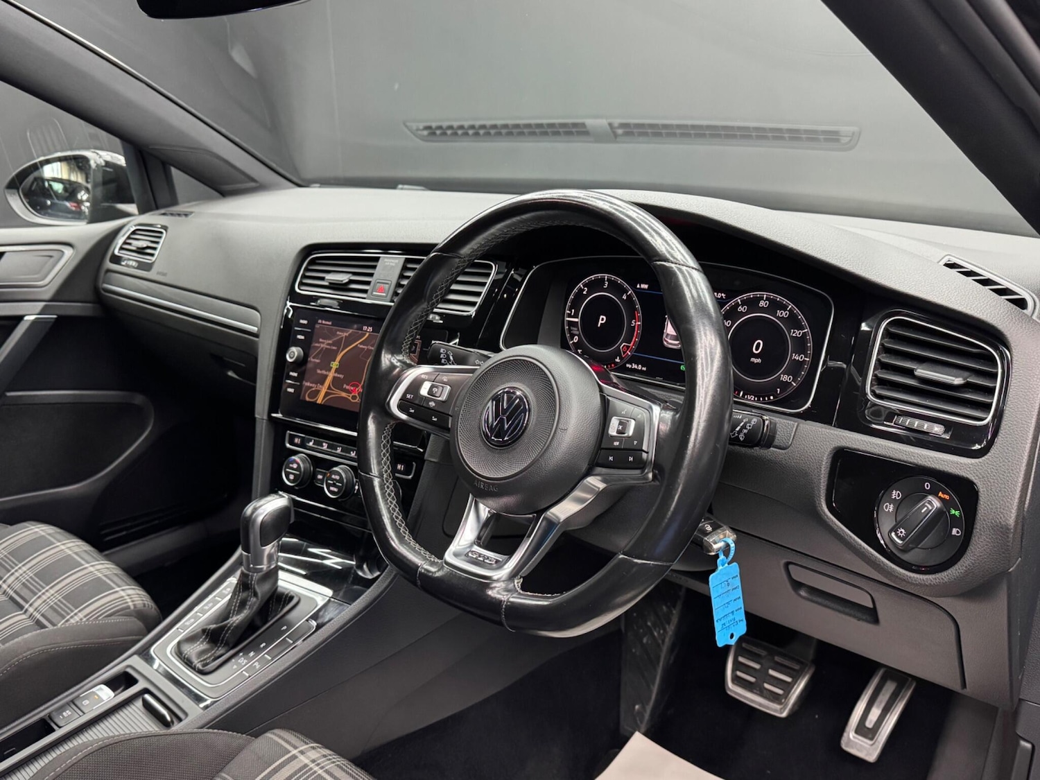 Used Volkswagen Golf 2017 for sale - 76457309: Photo 9