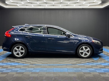 Used Volvo V40 2012 for sale - 75449797: Photo