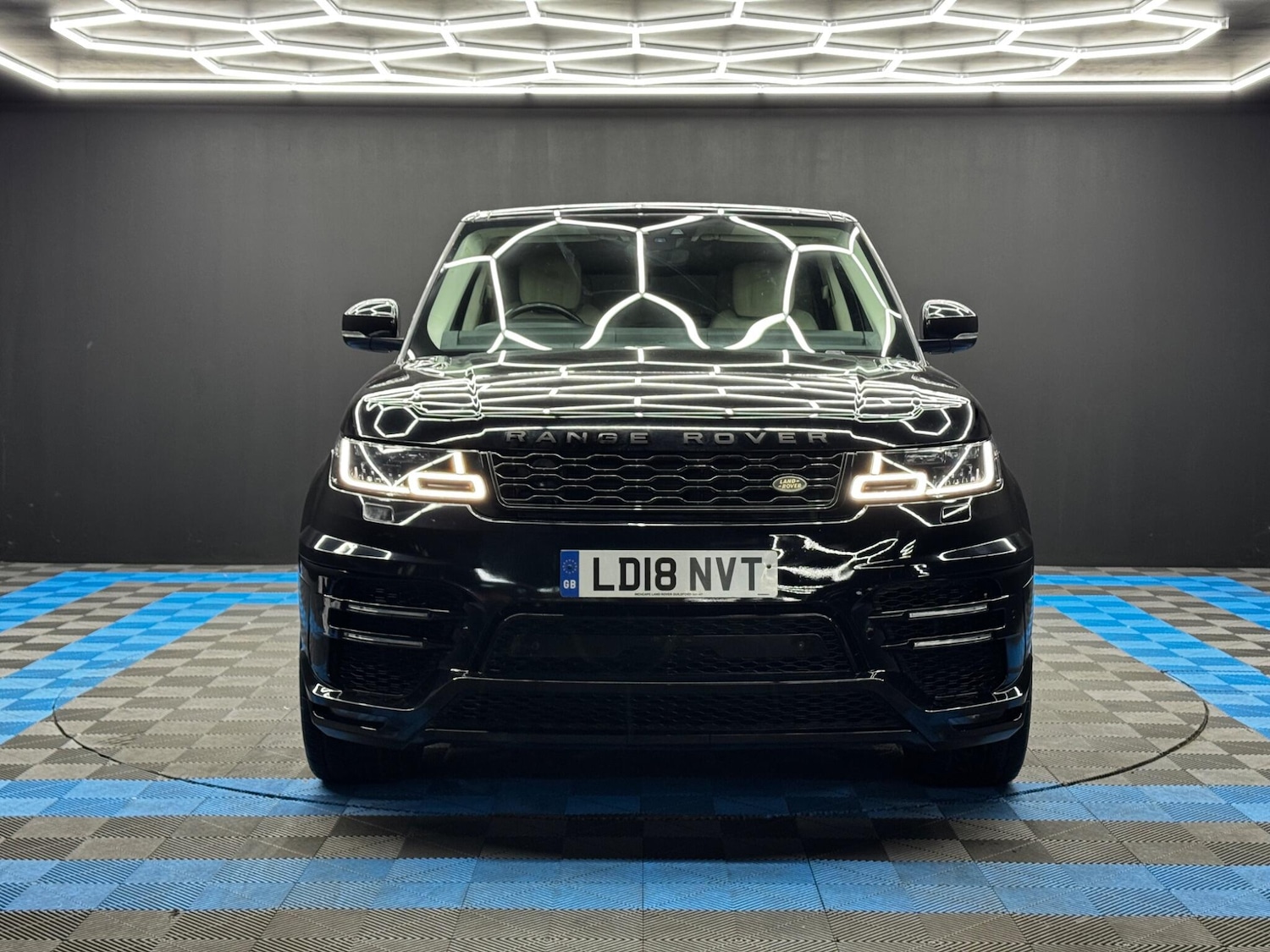 Used Land Rover Range Rover Sport 2018 for sale - 76645799: Photo 2