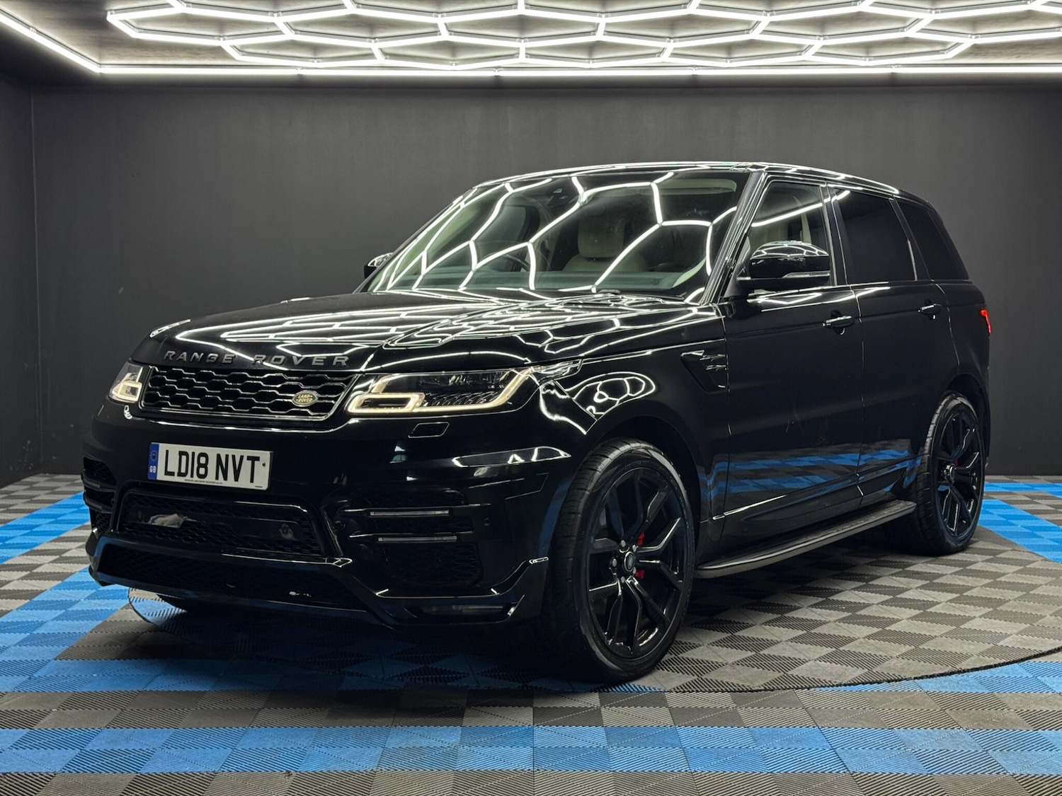 Used Land Rover Range Rover Sport 2018 for sale - 76645799: Photo 3