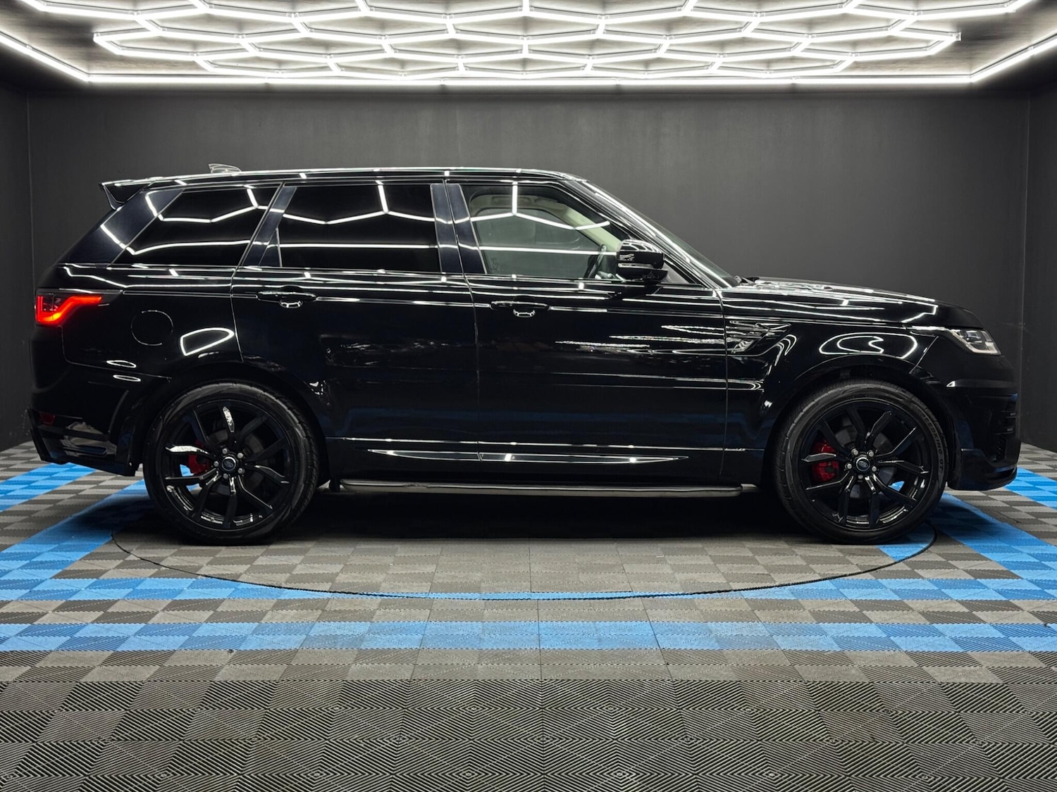 Used Land Rover Range Rover Sport 2018 for sale - 76645799: Photo 4