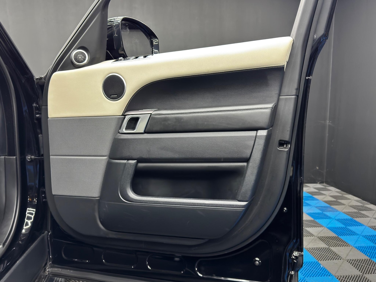 Used Land Rover Range Rover Sport 2018 for sale - 76645799: Photo 43