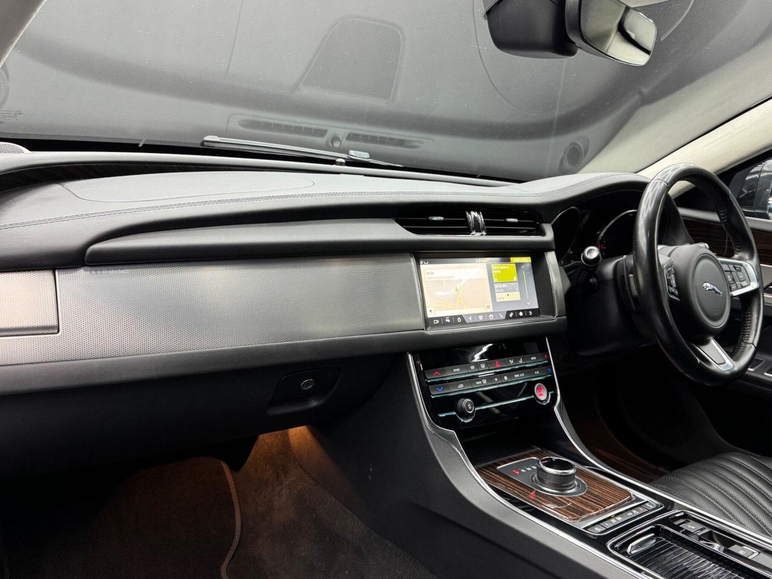 Used Jaguar XF 2018 for sale - 76537754: Photo 11