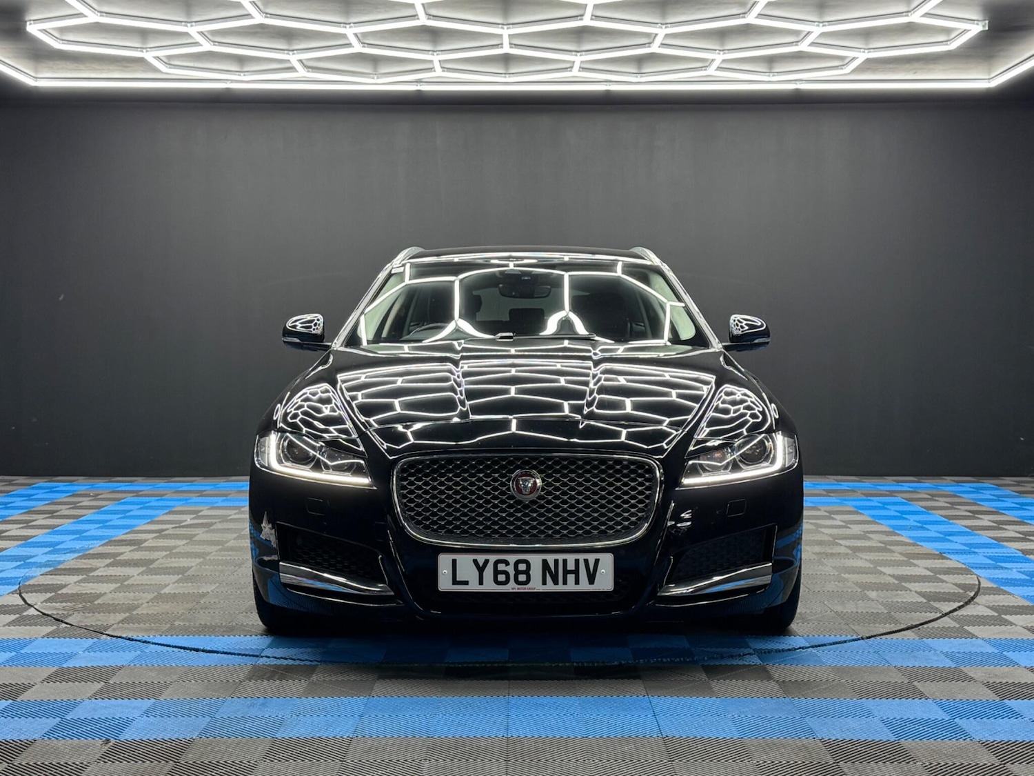 Used Jaguar XF 2018 for sale - 76537754: Photo 2