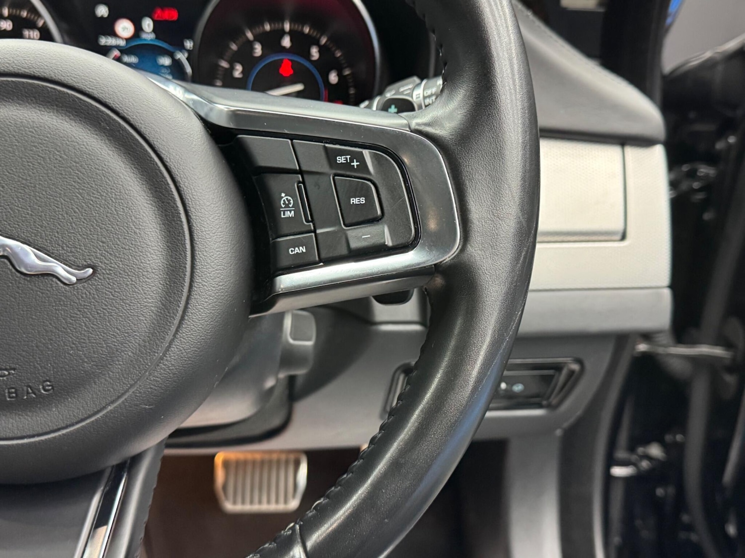 Used Jaguar XF 2018 for sale - 76537754: Photo 21